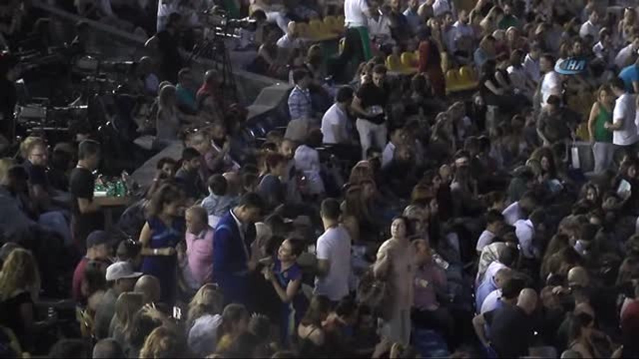 Megastar Tarkan Harbiye'yi Salladı