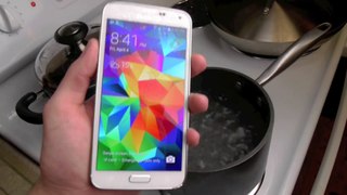 Samsung Galaxy S5 Boiling Hot Water Test