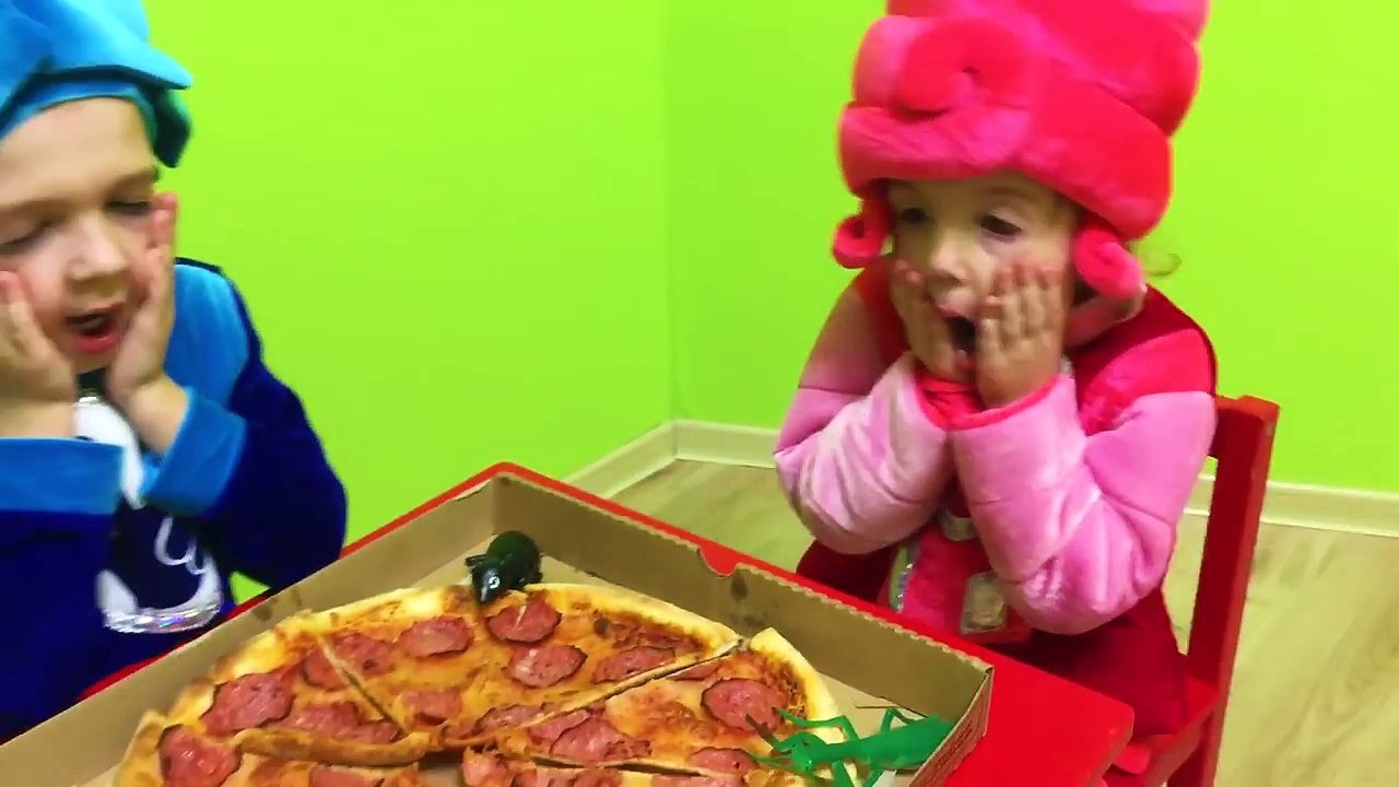 GIANT SPIDER ATTACKS sleeping Kids Bad Baby MESSY TOILET Pretend Play Toys too see