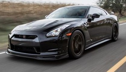 2018 Nissan GTR VS Audi RS5 Coupe