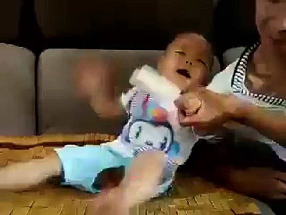 Đôi mắt mang hình Viên Đạn ... - Ghét nhất cái thứ...