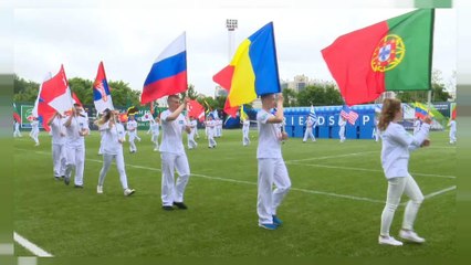 Kinder aus aller Welt bei "Fußball für Freundschaft"