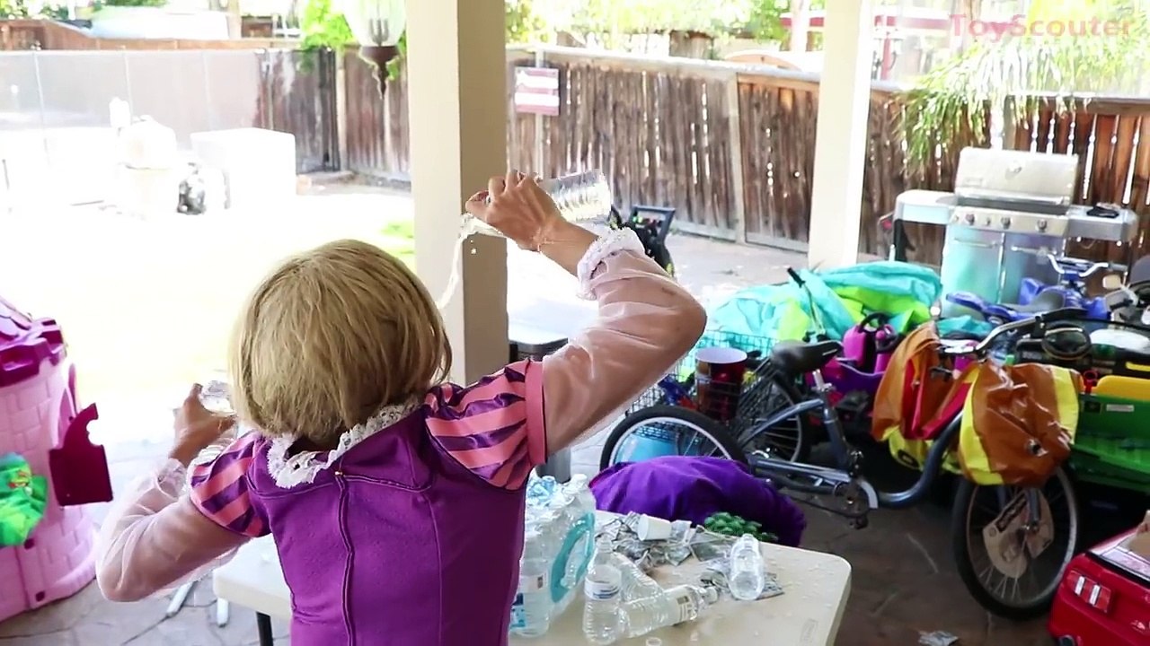 Princess Rapunzel NEEDS to USE the TOILET! w/ Spiderman, Paw Patrol Rubble & Joker in Real