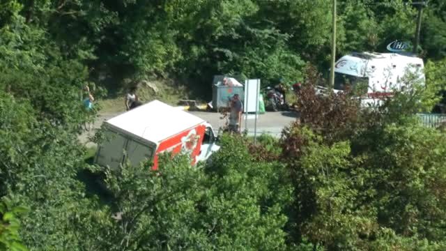 Yamaçtan Düşmek Üzere Olan Dondurma Kamyoneti Plajda Paniğe Yol Açtı