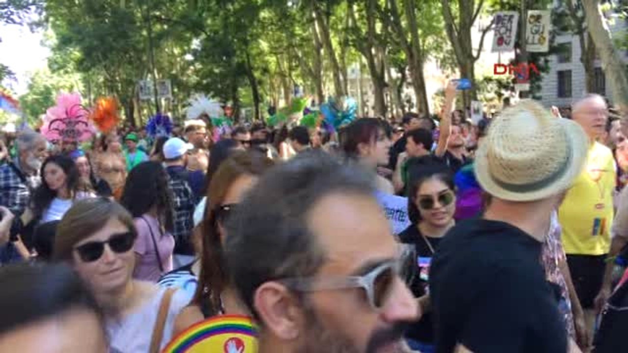 Madrid'de Yapılan Dünya Onur Yürüyüşü'ne 1 Milyon Kişi Katıldı