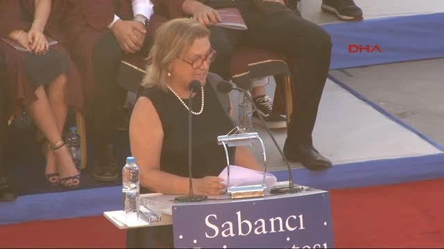 Sabancı Üniversitesi'nden Mezun Olan Öğrenciler Diplomalarını Aldı