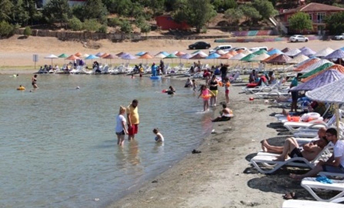 "Doğunun Saklı Denizi" Hazar Gölü Tatilcilerle Doldu Taştı