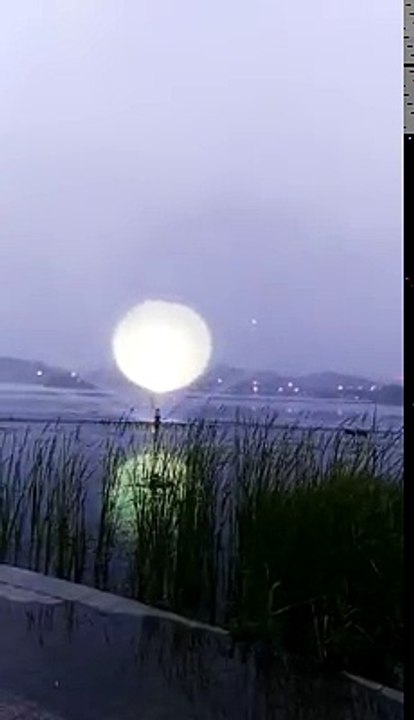 Ma quanto sono avanti i cinesi?! Guardate questa fontana... Un effetto incredibile!