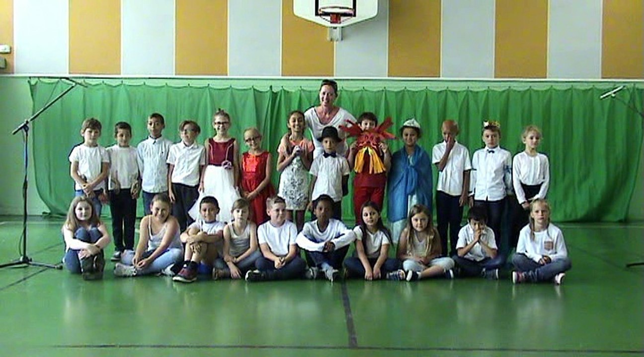 Comédie musicale des élèves de Mme Saunier "La Princesse à la gomme" Vidéo 10