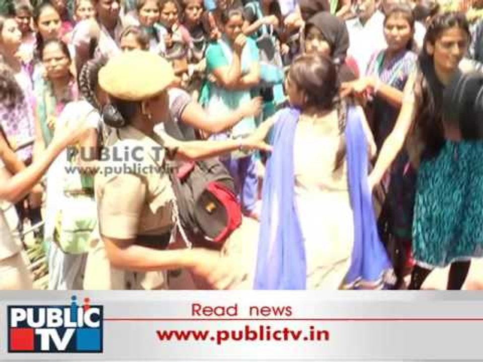 Bengaluru Maharani College Girls Fighting With Each Other