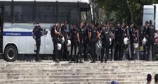 Taksim'de LGBTİ Yürüyüşü Önlemi! Gezi Parkı Yaya Giriş-Çıkışına Kapatıldı