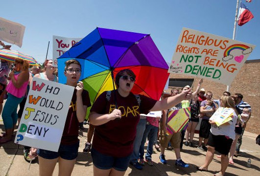 Texas court refuses to give gay spouses workplace benefits