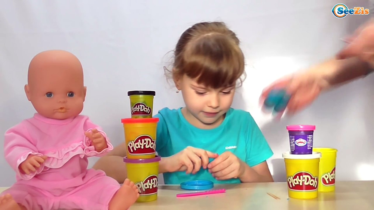 Ненуко и Поля лепят героев мультфильма Смешарики из Плей До. Крош и Ежик. Doll Nenuco ✔