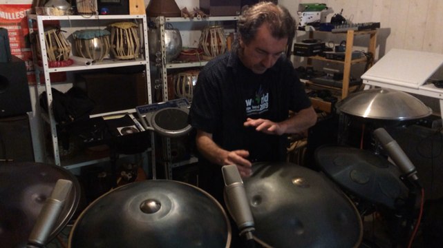 Improvisation de Dominique Molard sur deux hangs