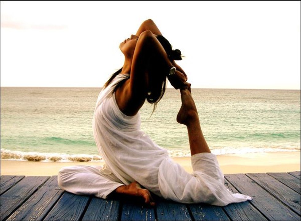 Yoga for Complete Beginners - Yoga Class 20 Minutes