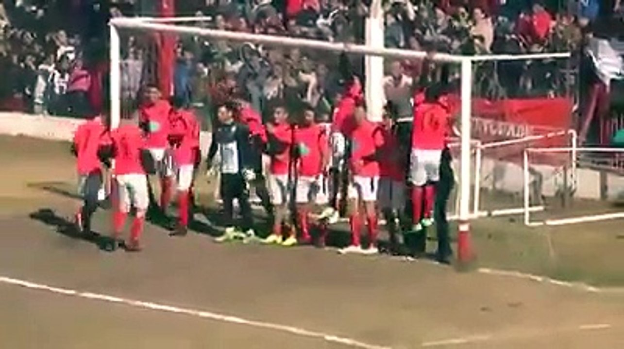 L’improbable coup franc de Dybala face à un mur gigantesque