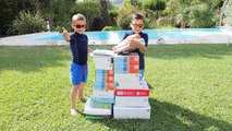 COLIS GÉANT POUR LA PISCINE - CASCADE DE JOUETS GONFLABLES AQUATIQUES !