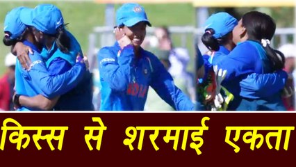 Women World Cup : Ekta Bisht kissed by Support staff during India Vs Pak match | वनइंडिया हिंदी