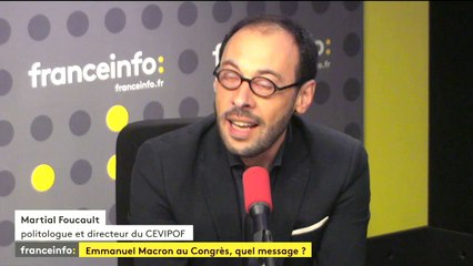 Macron devant le Congrès : "Il est en train de faire ce que François Hollande n'avait pas fait"