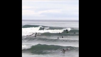 Télécharger la video: Un enchainement de vagues incroyable... Le rêve pour les surfeurs