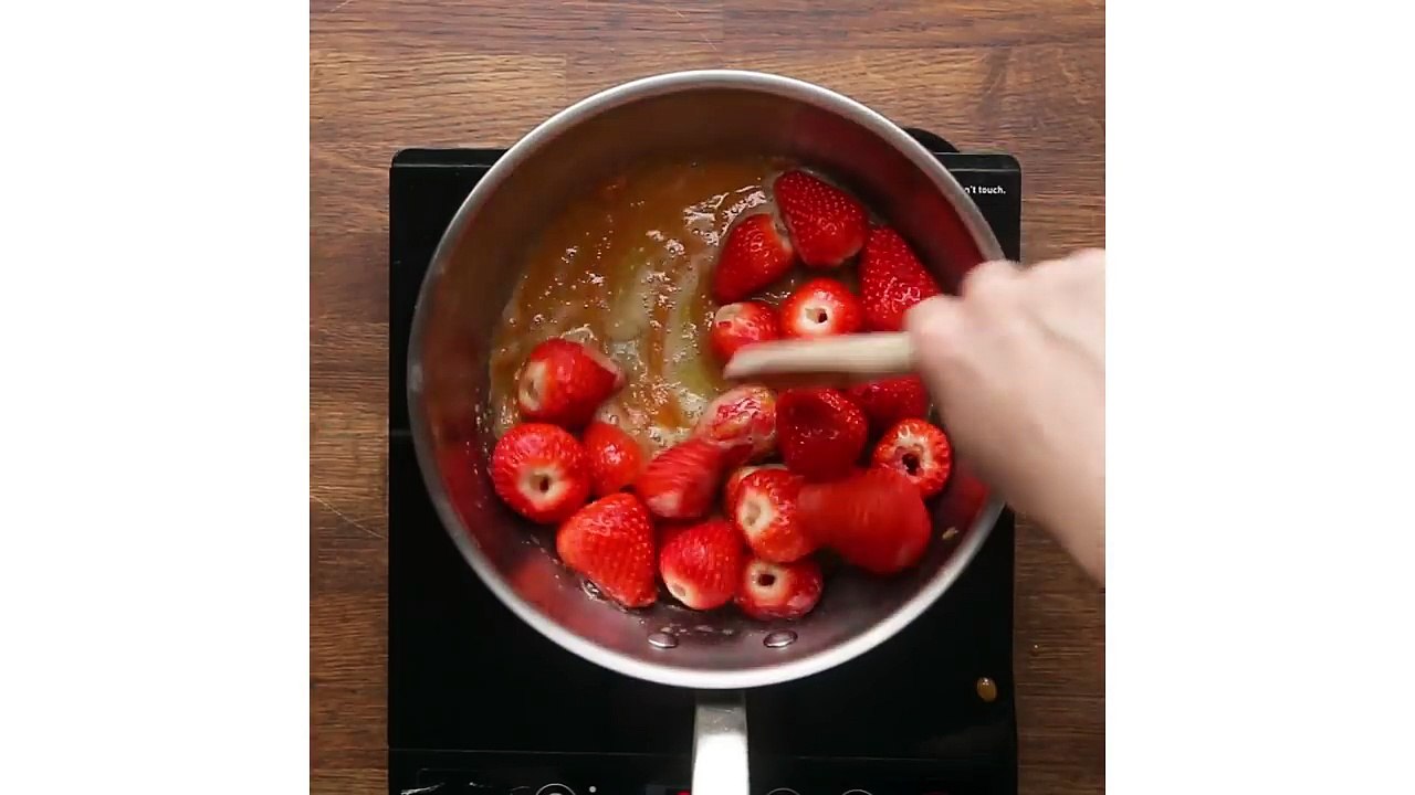 French-Style Strawberry Tart (Tarte Tatin)