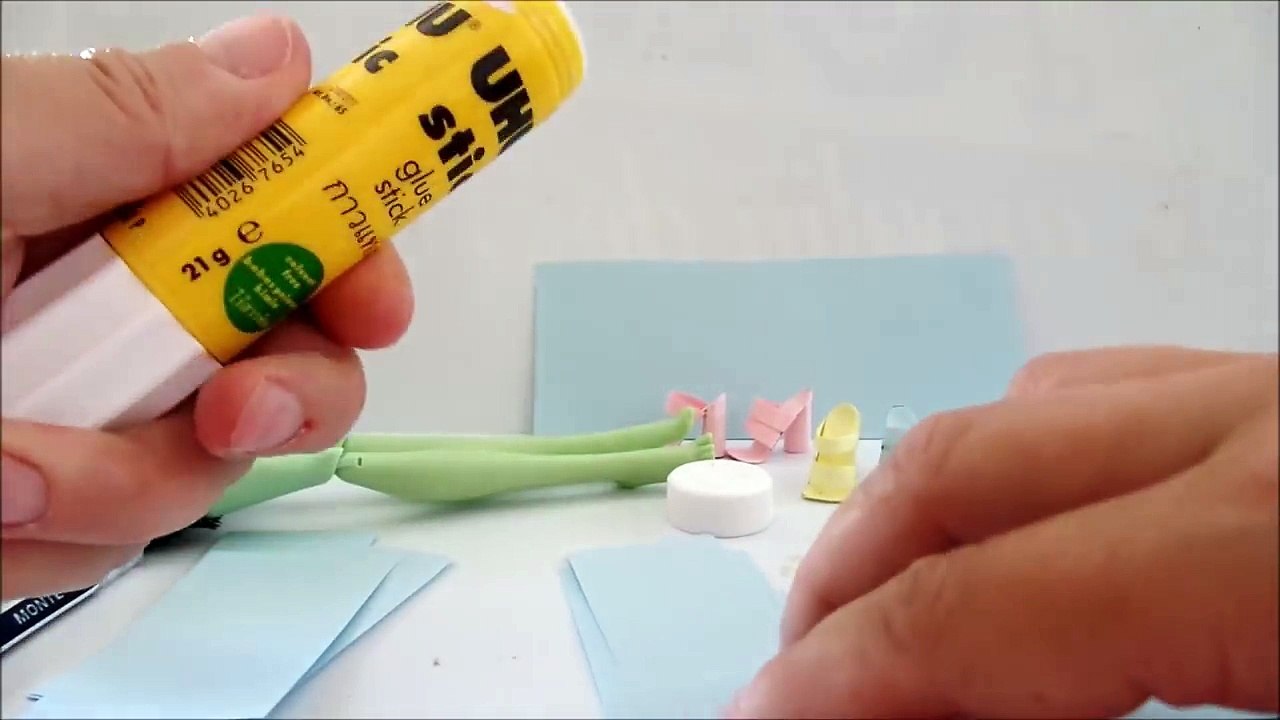 Comment à faire poupée chaussures à laide papier et la colle bâton seul gelé poupées chaussures pour
