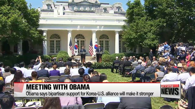 President Moon meets with former U.S. President Obama and IOC President