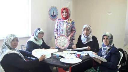 Çini" Kadınların Ellerinde Hayat Buluyor