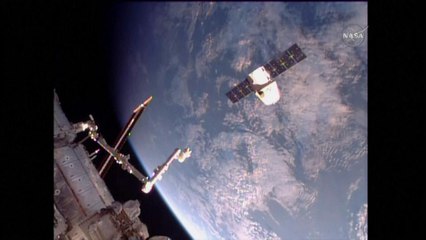 Gecycelte Raumkapsel zurück auf dem Weg zur Erde