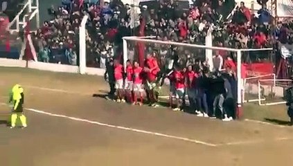 Un but sur coup franc incroyable avec toute l'équipe dans le but... Paulo Dybala