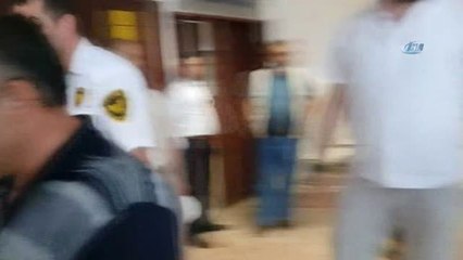 Kendini Belediye Önünde Yakmaya Çalıştı