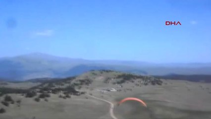 Sivas 69'luk Milletvekili, Yamaç Paraşütüyle Şenlik Alanına Indi