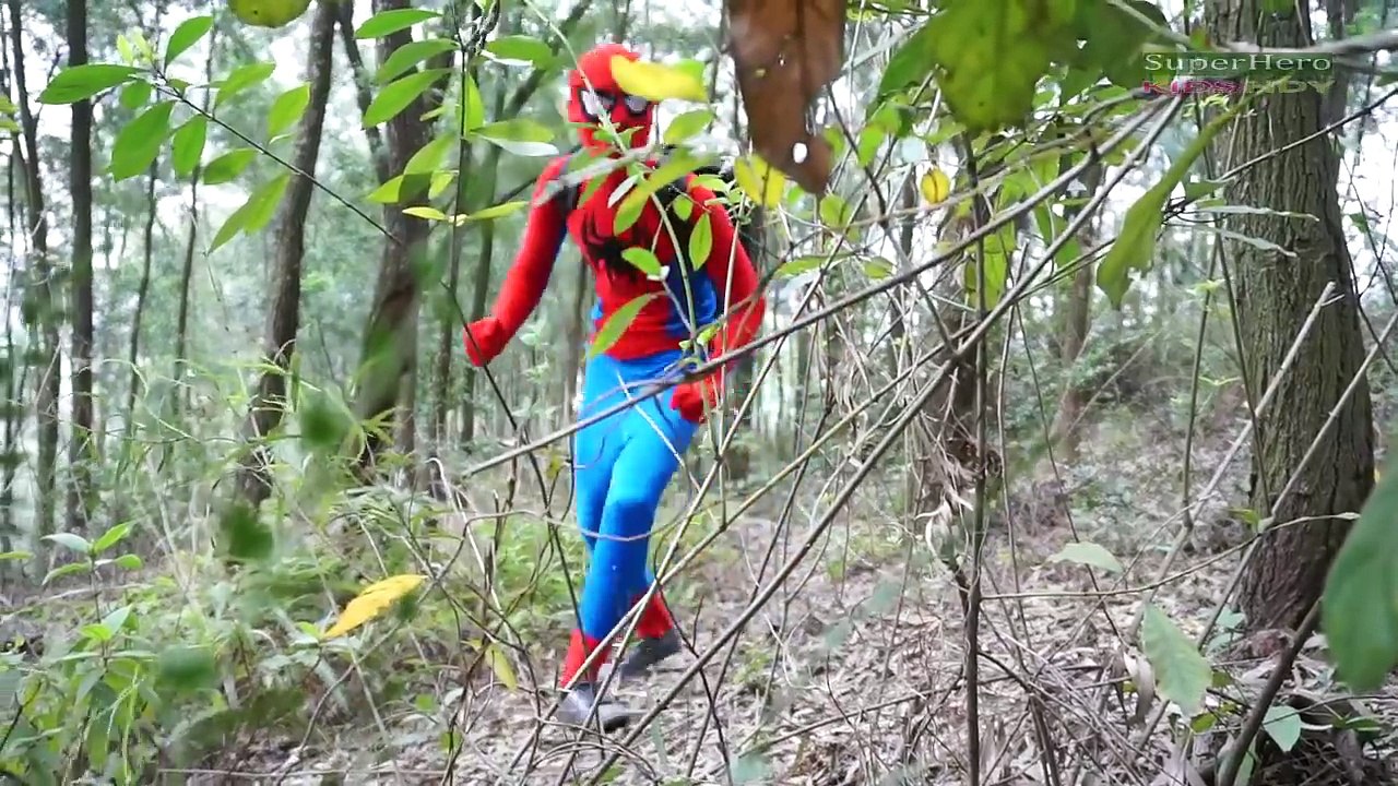 Spiderman & Frozen Elsa Picnic! Spider-man Elsa Vs Ghost Dinosuar Egg! Superheroes In Real