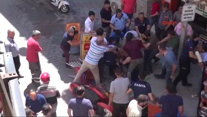 Uşak Zabıtayla Esnaf Arasında Tekme ve Yumruklu Kavga