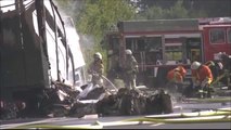 Muenchberg - bus si scontra con tir e prende fuoco: 18 morti