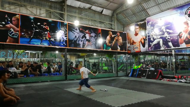Kanclub côn nhị khúc. Nunchaku girl. Nunchaku kid. Con nhi khuc