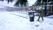 Ouvriers chiliens VS policiers ! Ahaha bataille de boule de neige
