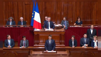 Emmanuel Macron veut réformer les institutions en un an