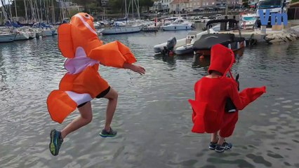 Ils se jettent dans le port de Carqueirane déguisés en poisson et en homard