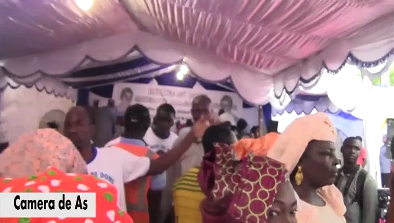 Camera de As - Dons remis à la maternité DIAL-BASS de Rufisque par DIOUMA D. Diakhaté