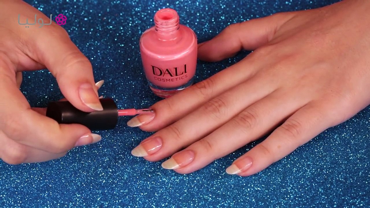 مناكير هاف مون باللون الزهري - Half Moon Nails