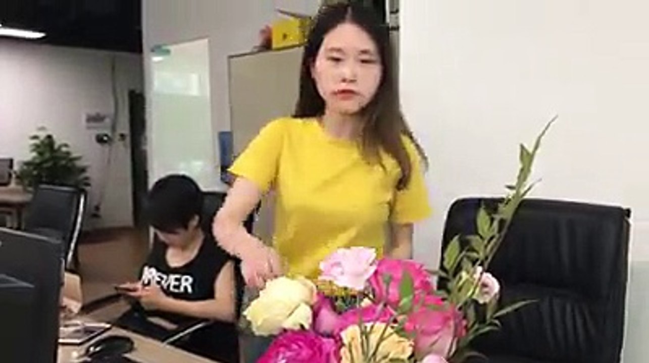 What?! Make hot pot with water dispenser? I love hot pot so mu... You have no idea what hot pot means to me! It wakes up