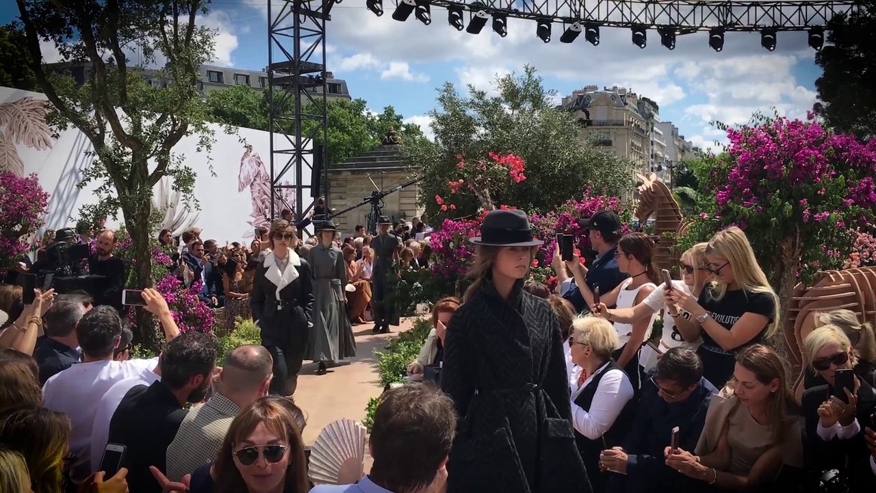 Haute couture Paris automne-hiver 2017: Dior emballe les foules