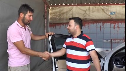 Oto Yıkamacıdan  Vatandaşa Bedava Serinleme Hizmeti