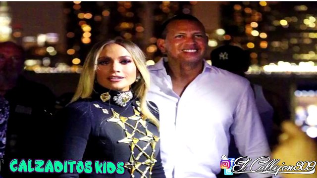 Doña JLO salió sin ropa interior al escenario