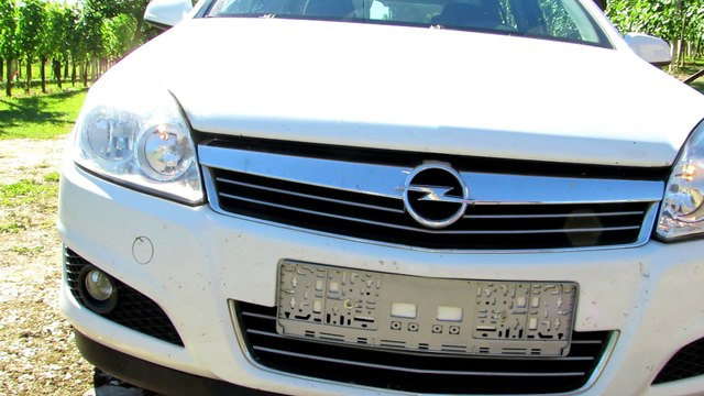 How to replace headlight bulb Opel Astra H, 2004-2009?