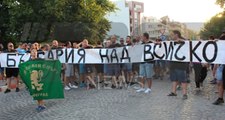 Bulgaristan'da Türklere Karşı Irkçı Saldırı: Mahalleyi Kuşattılar!