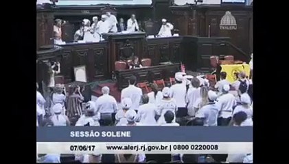 A convite do PSOL, pai de santo invoca entidades na Alerj e pede que igrejas não se apossem do Estado e atacou os BOLSON
