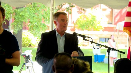 Nearly 100 People Become US Citizens During Ceremony in Indianapolis