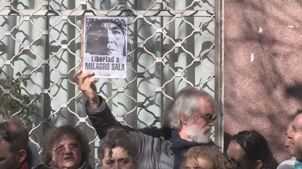 Assange, Rousseff y Chomsky piden la libertad de diputada argentina de Parlasur